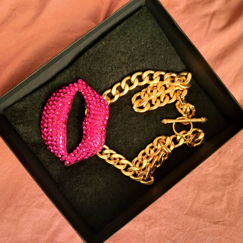 Lips necklace